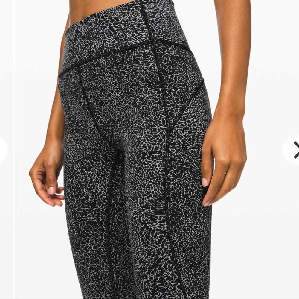 lululemon athletica Black and White Patterned Leggings - Picture 4 of 13
